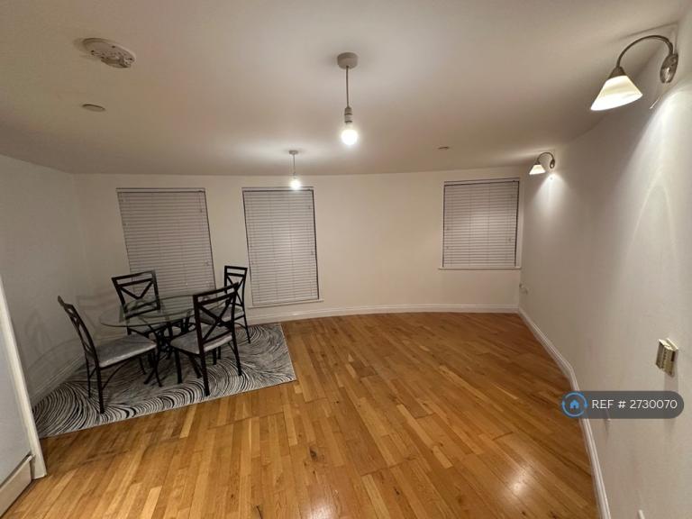 1 bedroom flat in Highview Point, Slough, SL1 (1 bed) (#2730070)