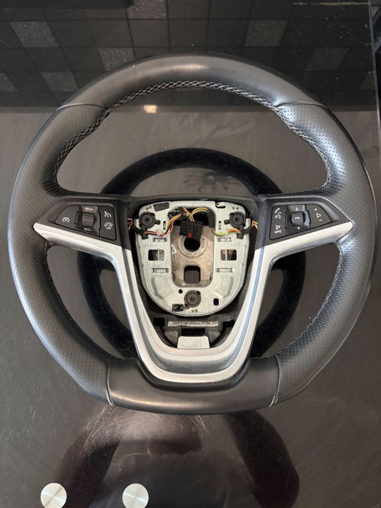 Astra J/Zafira Tourer/ Insignia Flat Bottom Steering Wheel