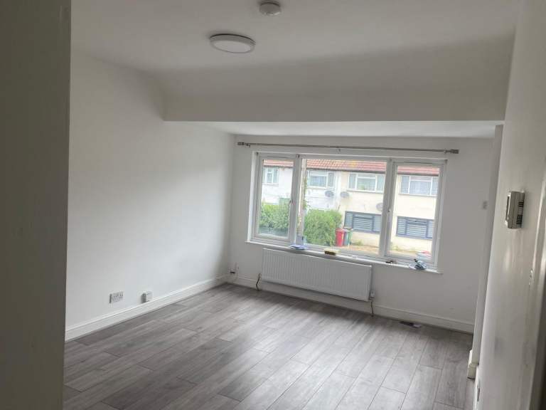 one bedroom Flat on Wiltshire Avenue Slough SL2 1BA