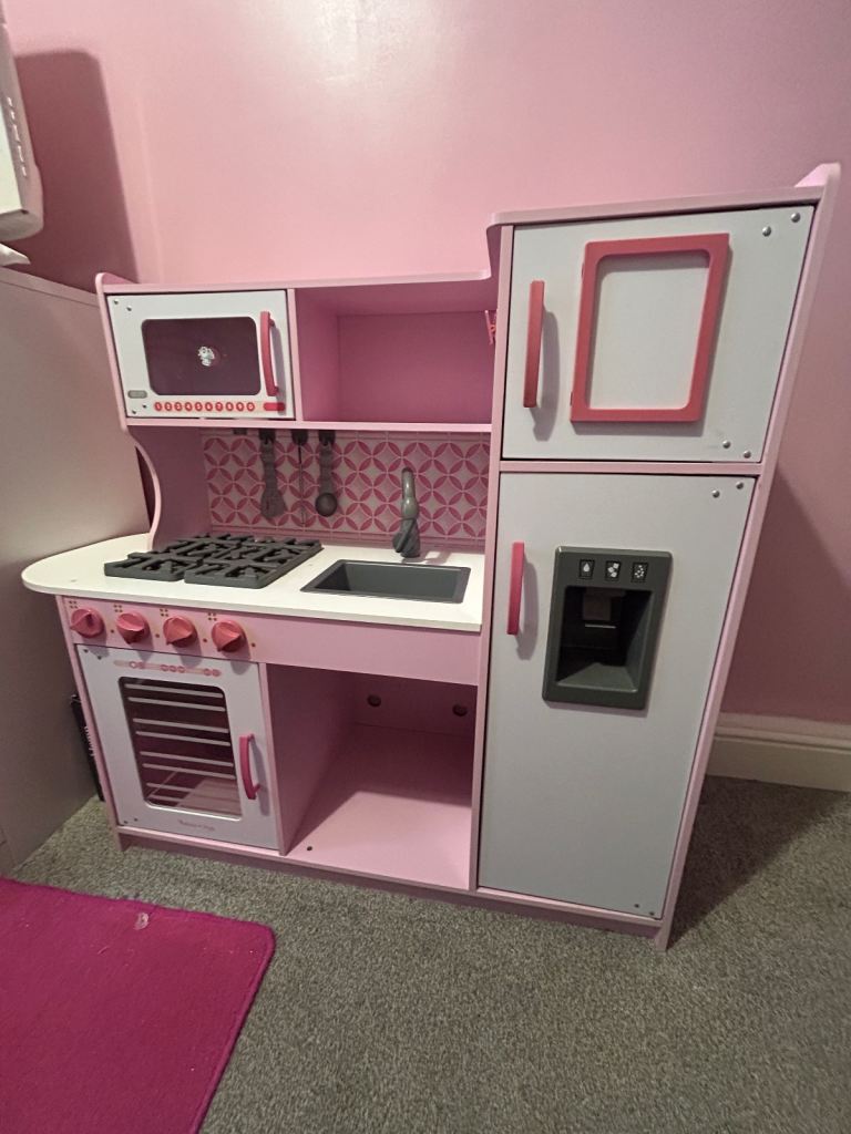 Meliss and Doug kids kitchen 