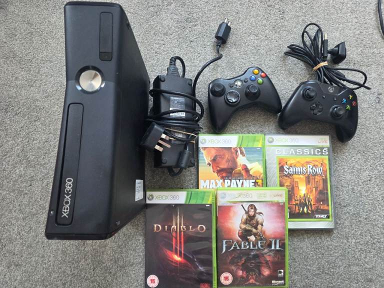Microsoft Xbox 360 Console with 2 Controllers and Games