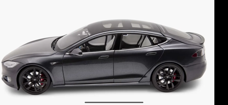 Tesla 1:18 Dealer Model Sealed (P100D)