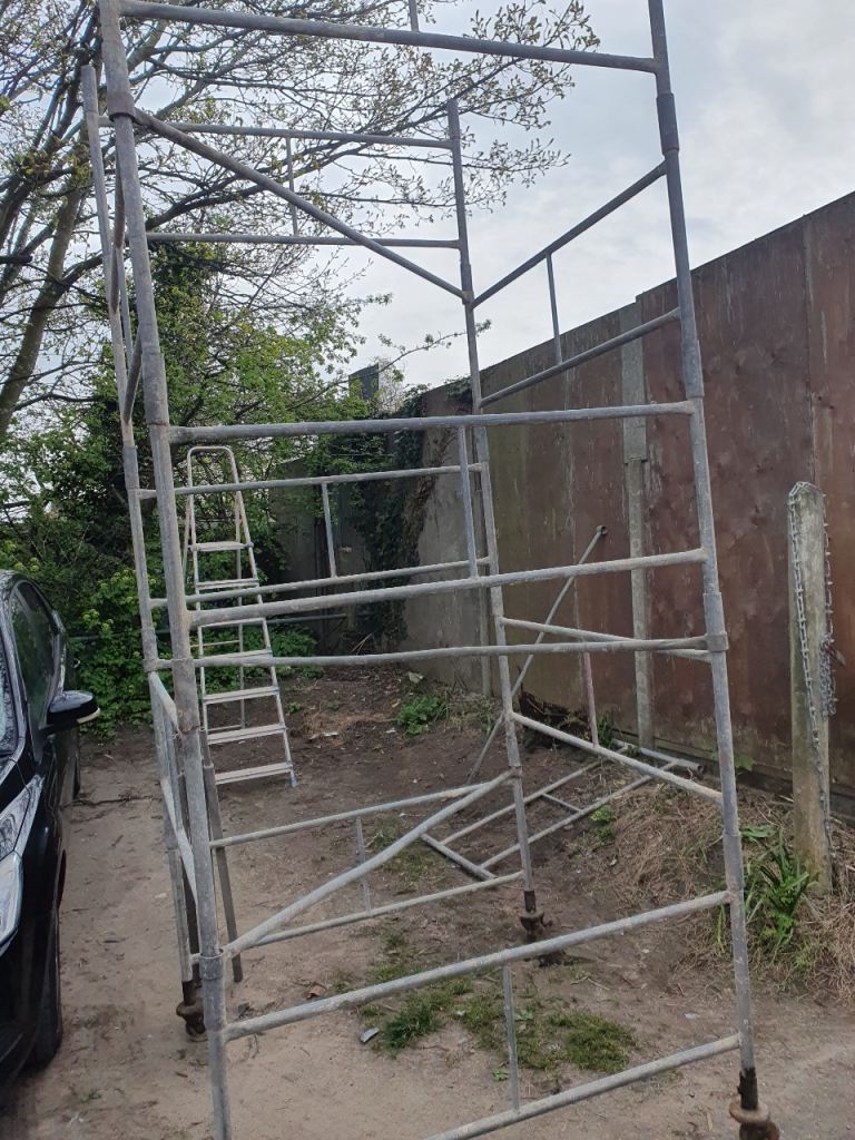 Tower scaffolding