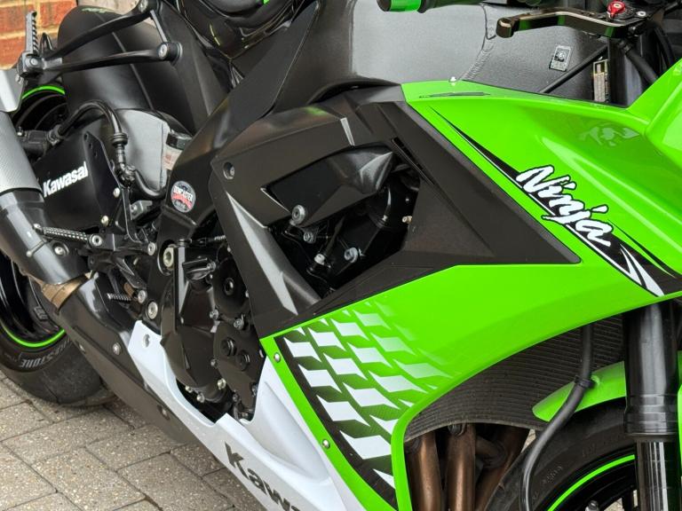 KAWASAKI NINJA ZX10R ANNIVERSARY EDITION 2011 (11) SUPER SPORT + 8,500 MILES 