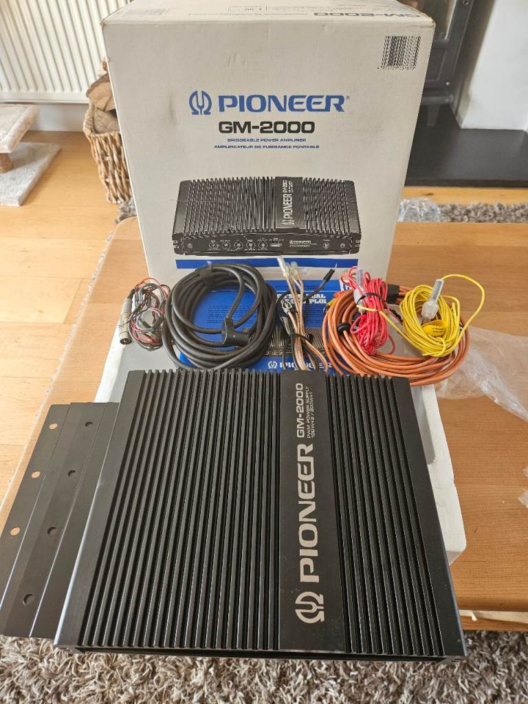 Pioneer GM-2000 Amplifier/sub bass driver unit 