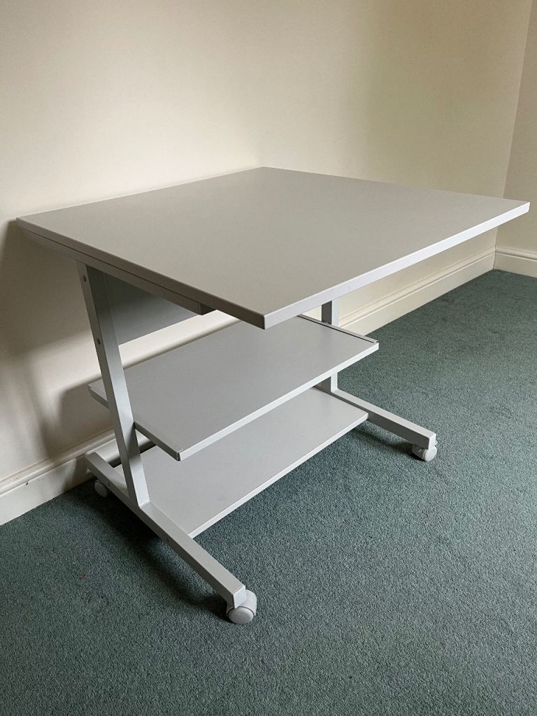 Mobile desk/computer table with storage