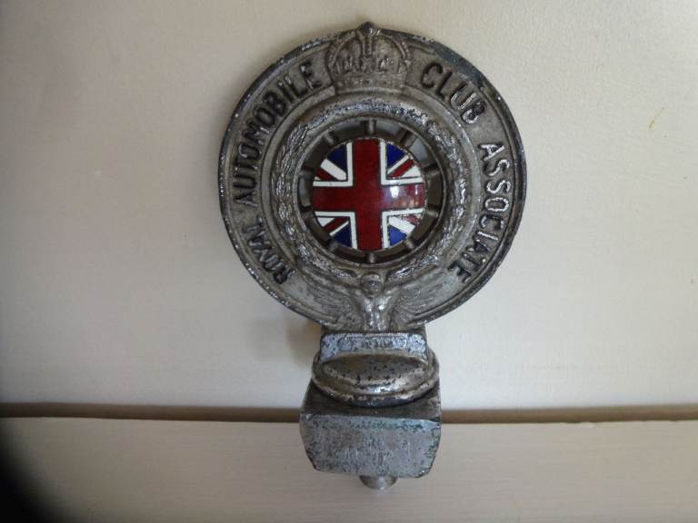ROYAL AUTOMOBILE CLUB ASSOCIATE CAR BADGE ~ 1920s / 1930s ~