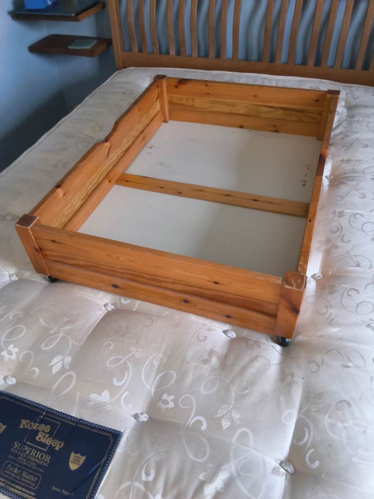 UNDERBED PULL OUT STORAGE DRAWER