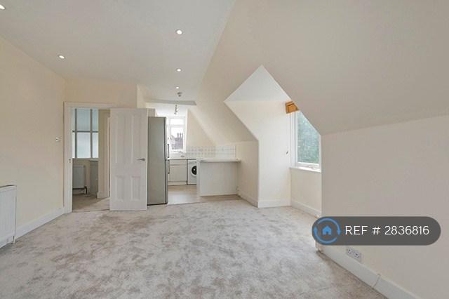 1 bedroom flat in Hazlewell Road, London, SW15 (1 bed) (#2836816)
