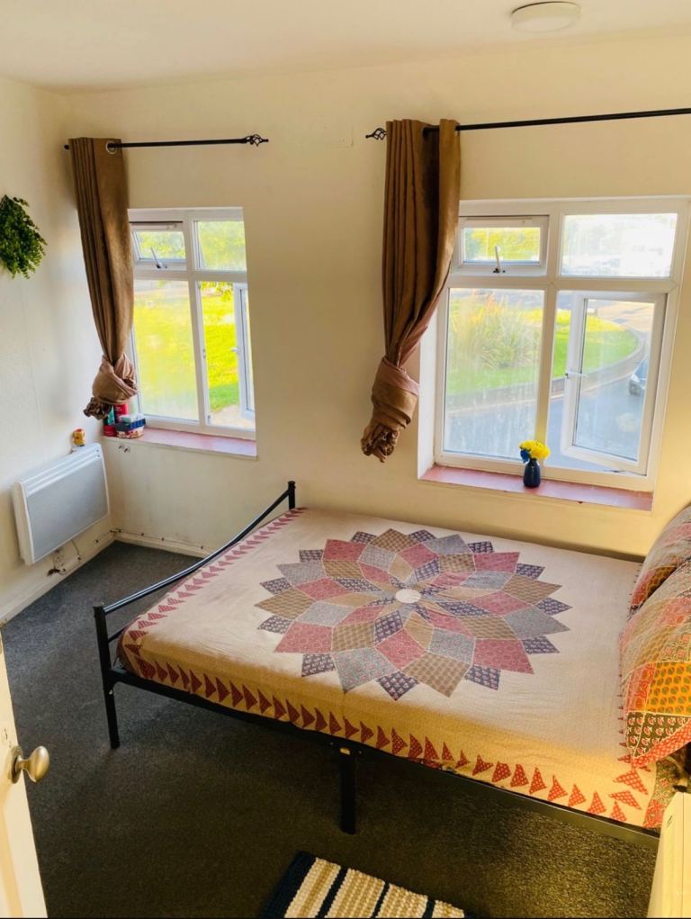 Bright & Cozy Double Room Available in Barkingside IG6 