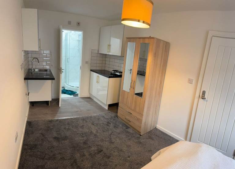 Studio ensuite close to Train station