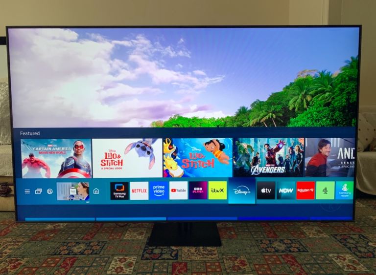 SAMSUNG QE55Q700T 55 Inch Smart 8K HDR QLED TV with Bixby, Alexa & Google Assistant