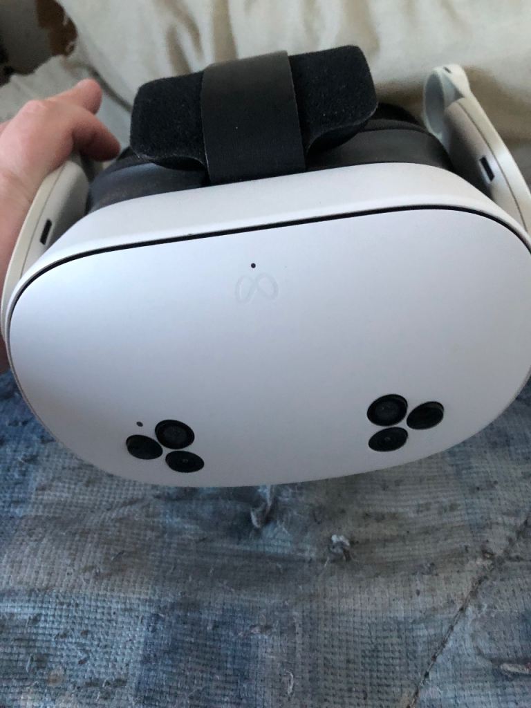 Quest 3s 128 gb with custom headstrap