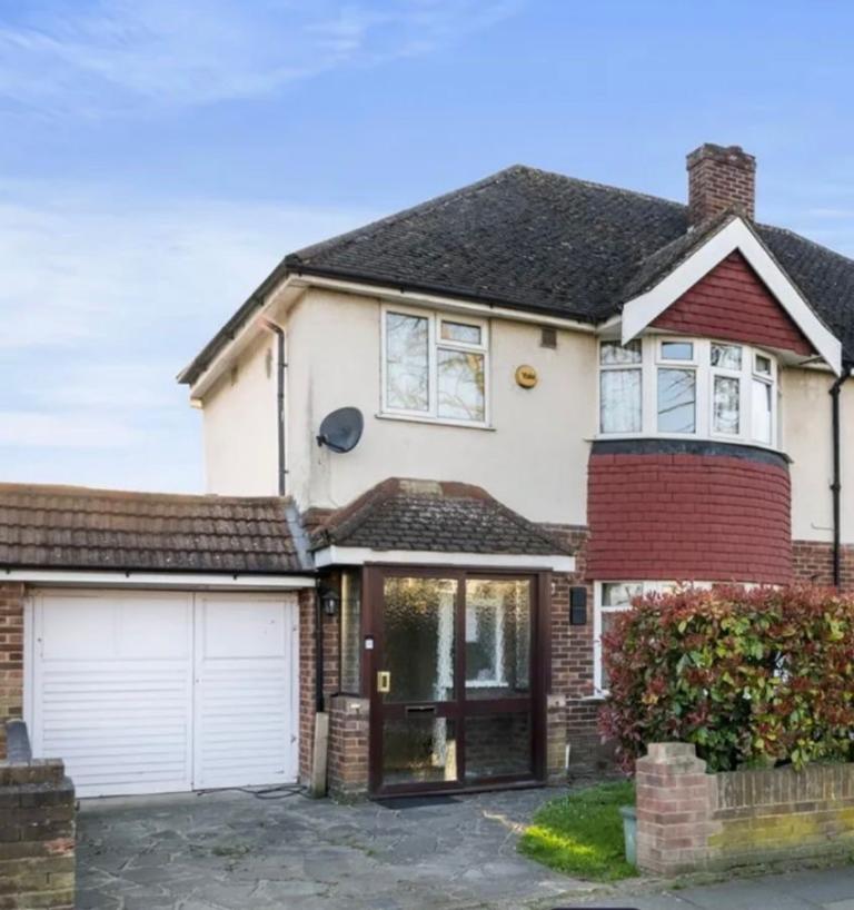 SPACIOUS, BRIGHT and LARGE 3 BEDROOM PROPERTY