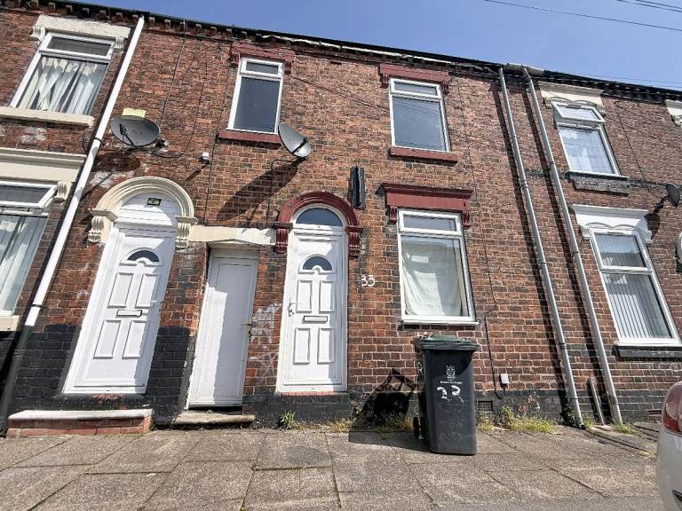 3 bedroom house in Chatham Street, Shelton, Stoke on Trent, ST1 4NY