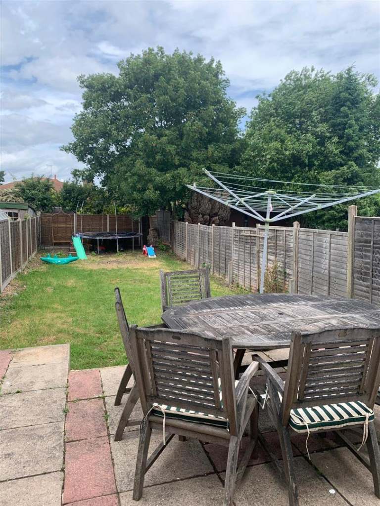 3 bedroom house in Misbourne Road, Uxbridge