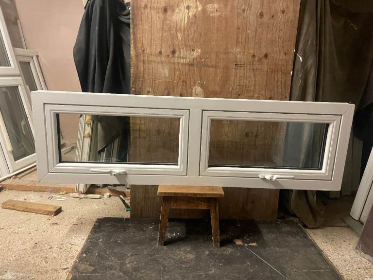 H 46.5 x W 159 cm - UPVC DOUBLE GLAZED WINDOW - CLEAR GLASS - GOOD CONDITION (REF: LJ189)