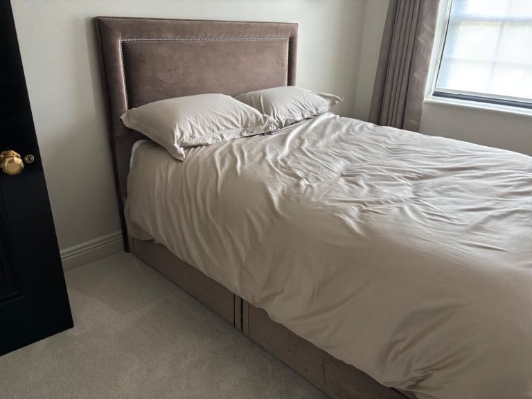 VERY GOOD CONDITION: KING SIZE LUXURY DIVAN 4 DRAWER BED WITH HEADBOARD