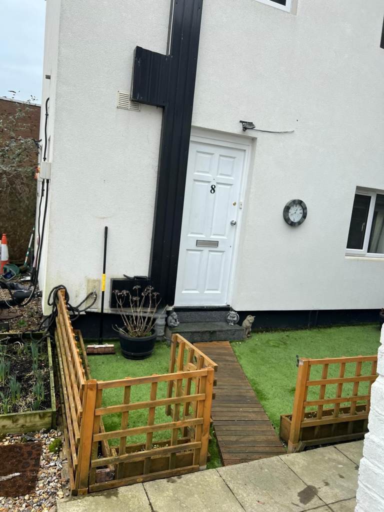 STUDIO FLAT AVAILABLE 