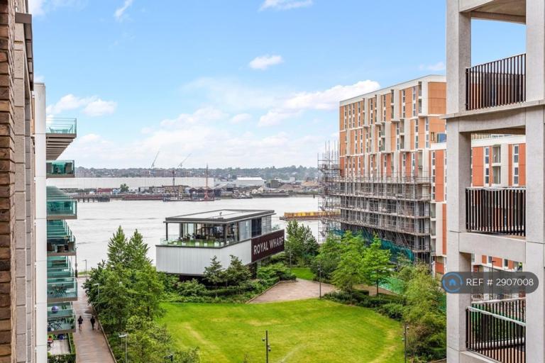 2 bedroom flat in Schooner Road, London, E16 (2 bed) (#2907008)