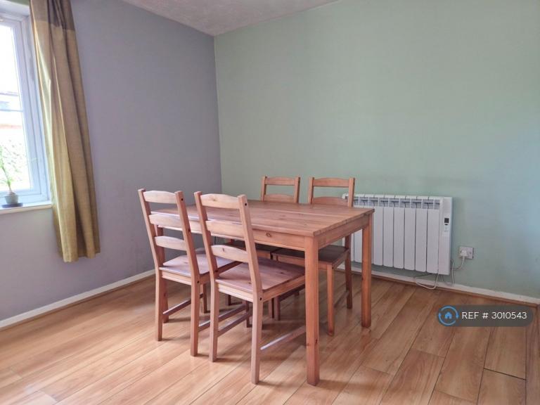 1 bedroom flat in Vicars Bridge Close, Wembley, HA0 (1 bed) (#3010543)