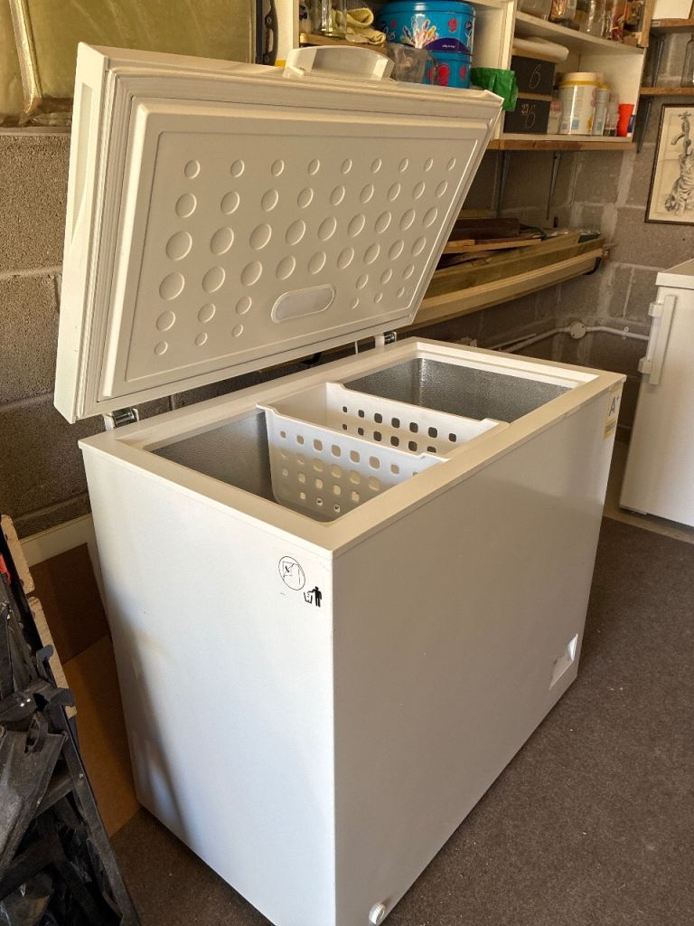 White Chest Freezer – Good Condition, Clean Inside