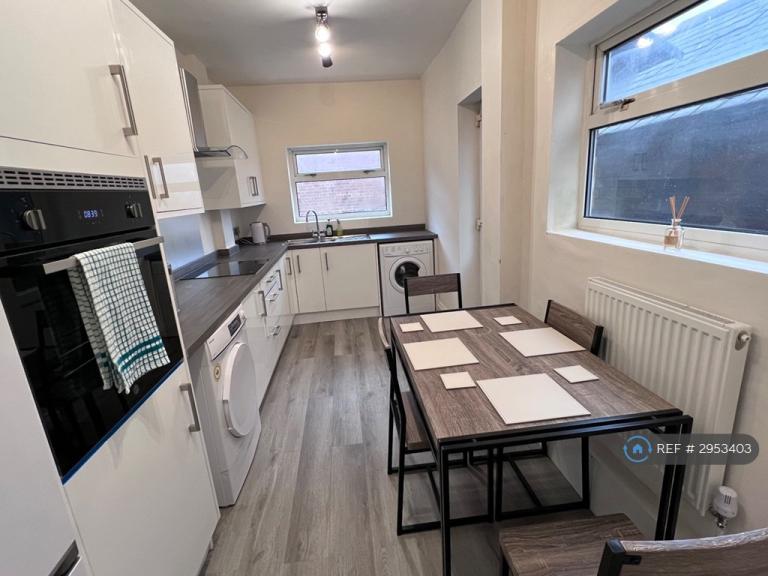 4 bedroom house in Sandon Street, Nottingham, NG7 (4 bed) (#2953403)