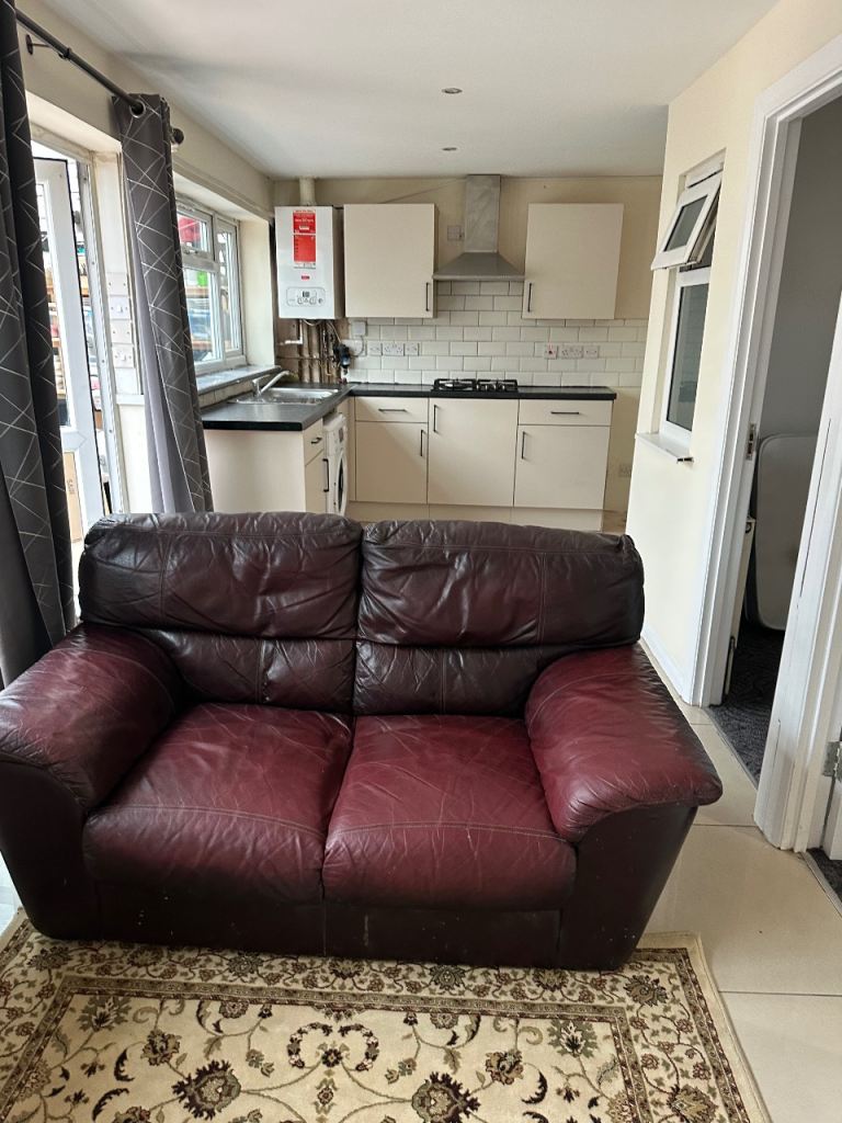 2 BEDROOM FLAT TW50RL