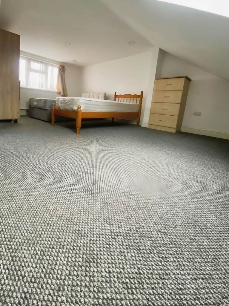 image for Massive King Size Room in Loft To Rent IG1  £900