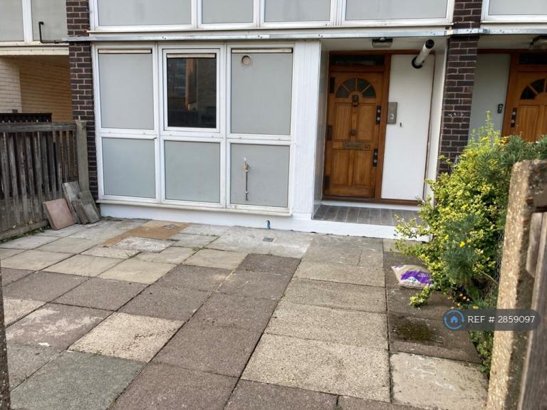 4 bedroom flat in Longnor Road, London, E1 (4 bed) (#2859097)