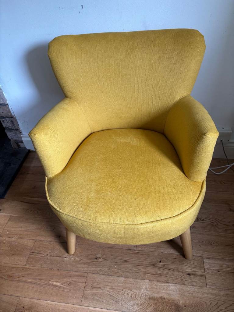 Wayfair Acevedo Oak Tub Chair Yellow accent armchair with Wooden Legs – New Condition