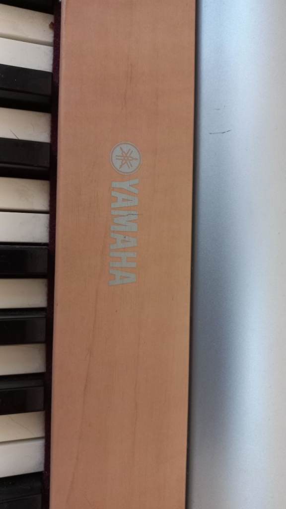 Yamaha Portable Grand DGX-620 Digital Piano