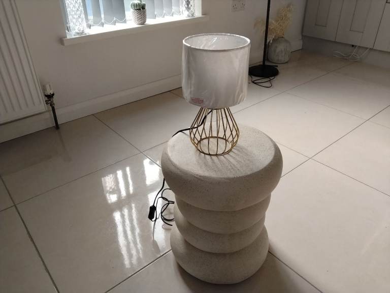 Lamp an table 