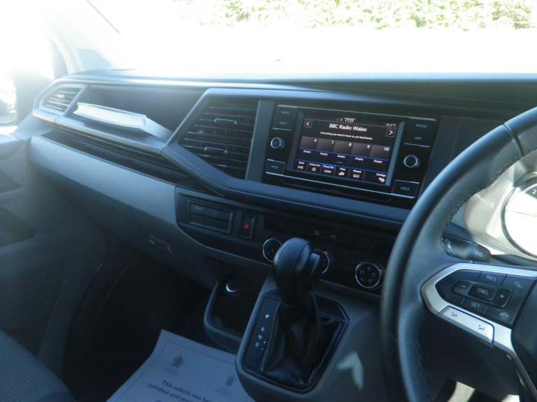 VOLKSWAGEN TRANSPORTER 2.0 TDI T32 Kombi Startline DSG Auto with VW Towbar in