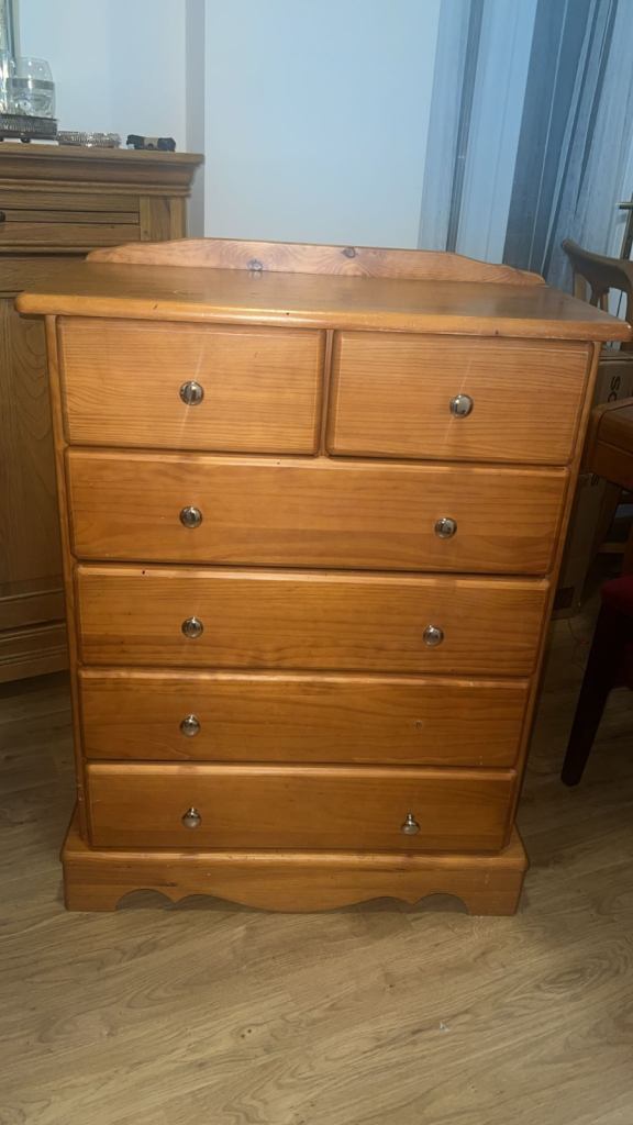 Chest of drawers 