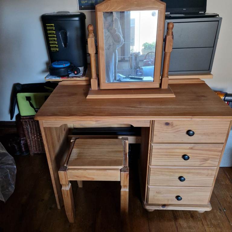 Small pine dressing table