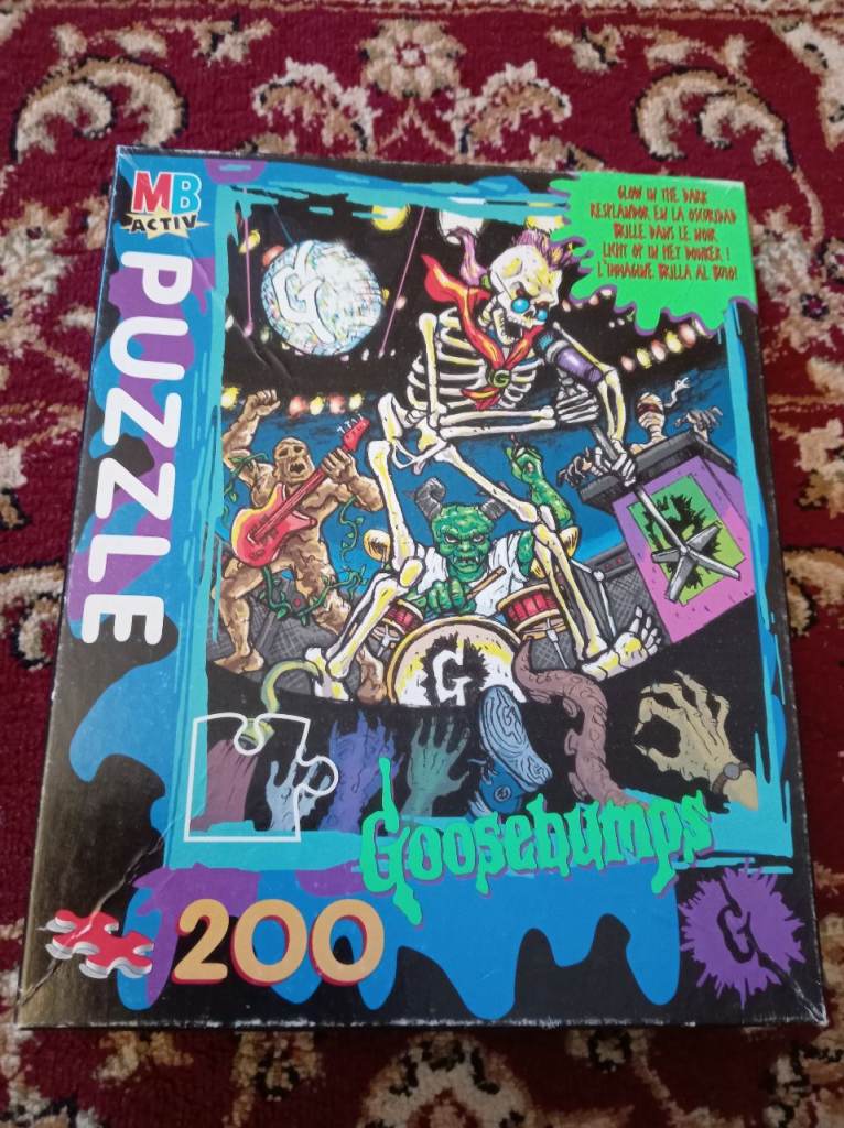 Goosebumps jigsaw puzzle 200 piece Glow in the Dark