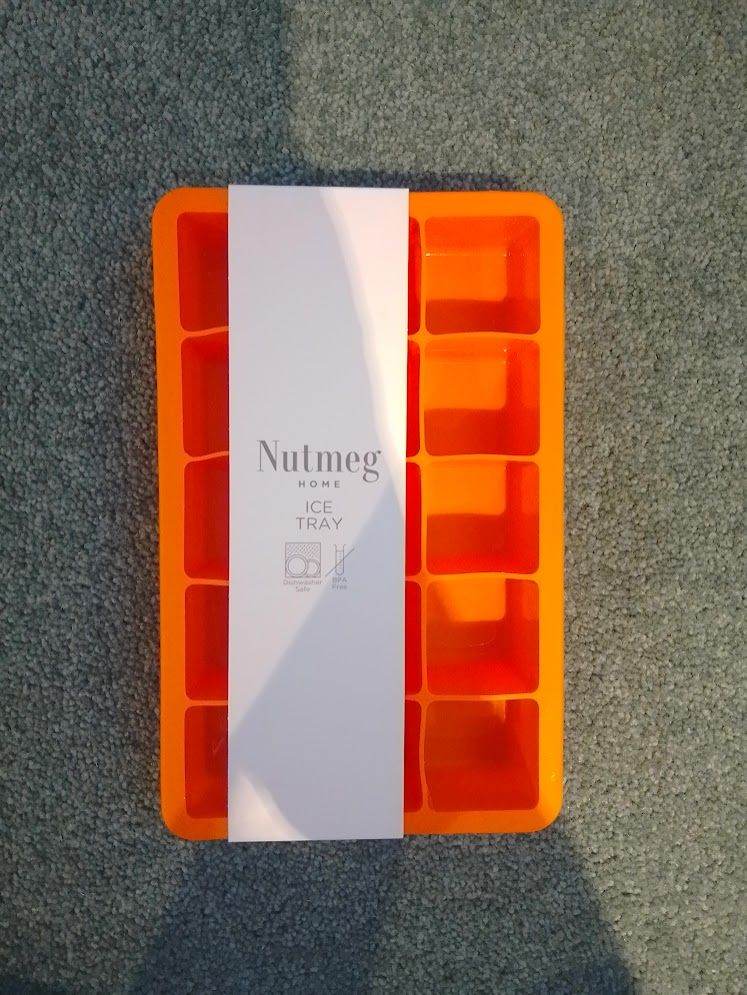 2 NEW ICE CUBE TRAYS