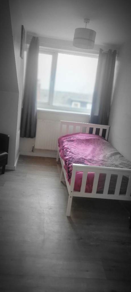 Single room Ls11 6EA