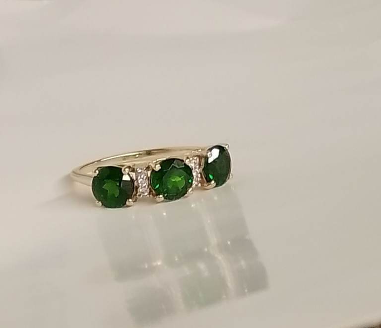 Rare  9k gold chrome diopside 1.96 CT  collectors item hallmarked with Certificate of authenticity 