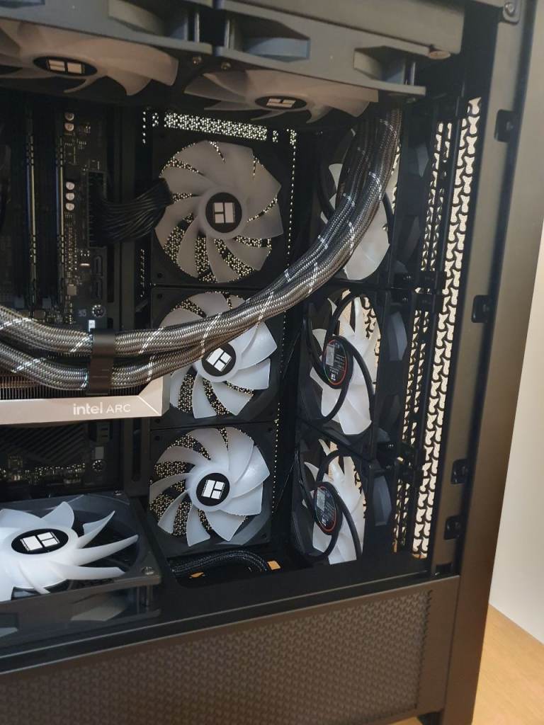 New build Ryzen 5 Gaming PC, 12GB GPU, 16GB Ram, Corsair 4000 Frame Case, ARGB