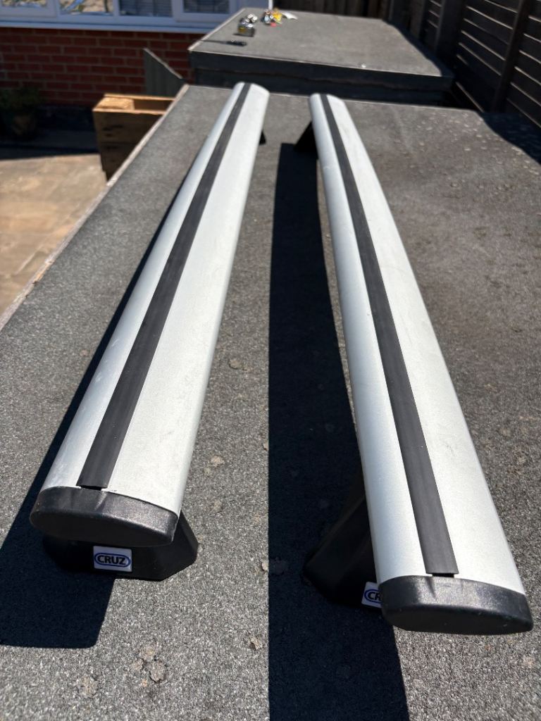 CRUZ Airo T Aluminium Roof Bars – Complete – used on Skoda Fabia Mk3 (2015–2021)