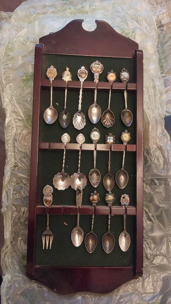 Spoon collection with spoon frame 