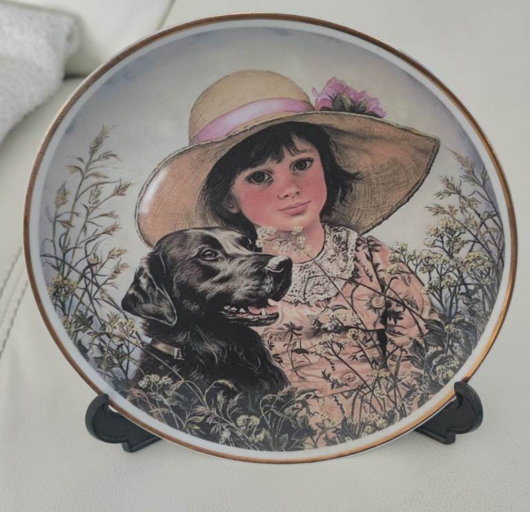 Decorative Plate Girl with Dog Leonardo Collection Good Companions Collection