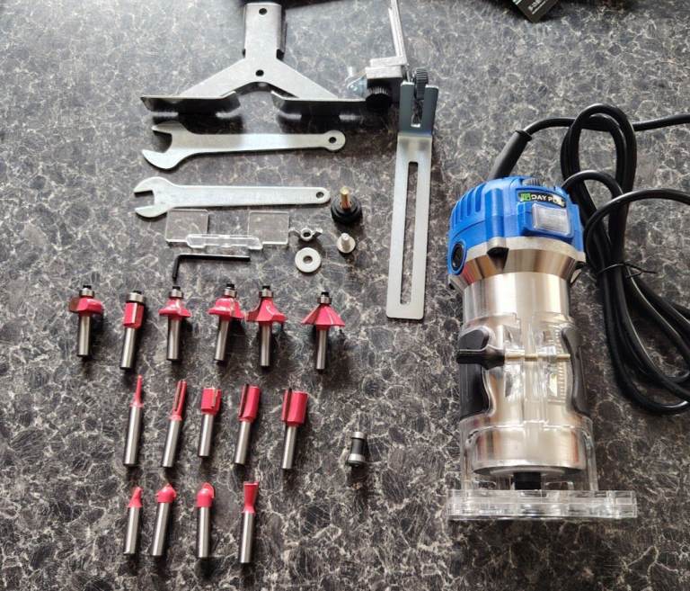 New Router &  15 Bits +Tool Bag