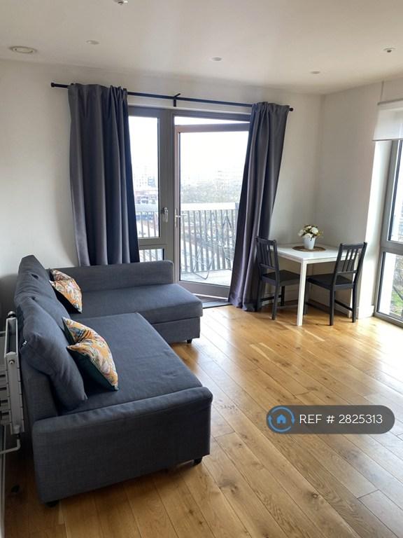 1 bedroom flat in Rathbone Market, London, E16 (1 bed) (#2825313)