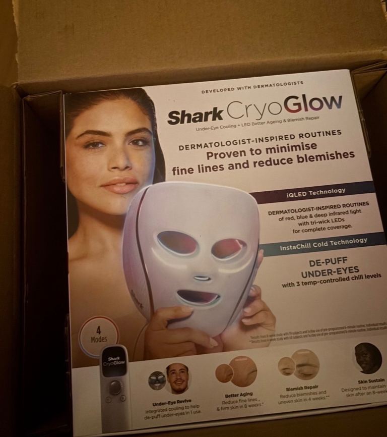 NEW Shark CryoGlow LED Face Mask