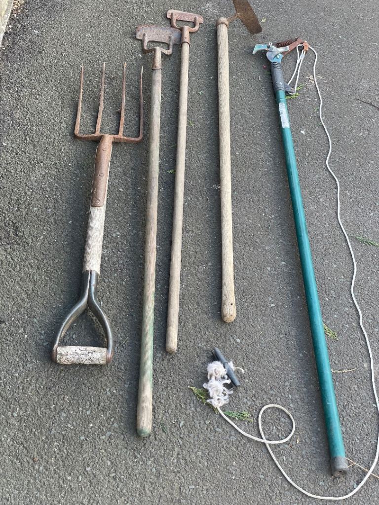 Garden Hand Tools Bundle - Fork, Hoes, and Pruner