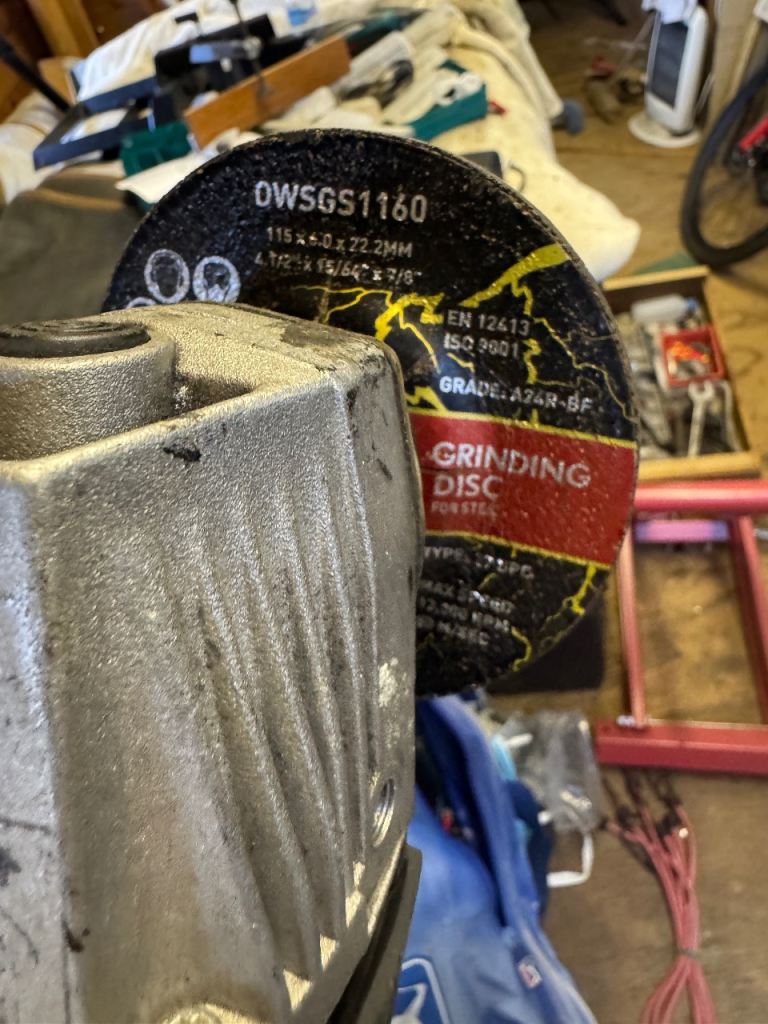 Black and deckerAngle Grinder (115 x 22.2mm) for steel