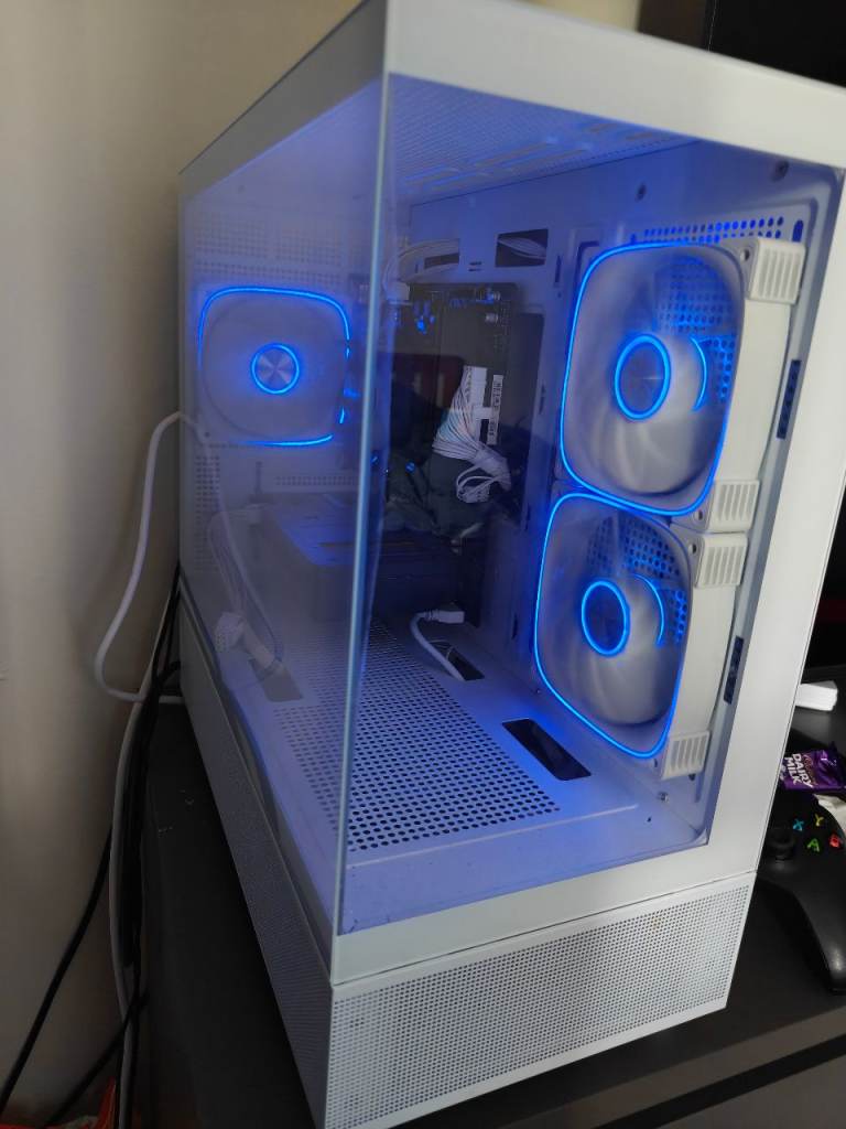 Gaming PC - Ryzen 5500, RTX 5060, 16GB RAM, 500GB SSD